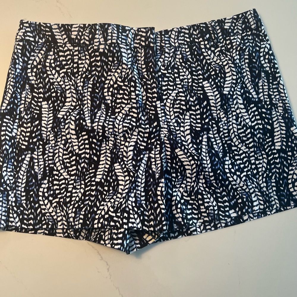 White House Black Market 5 inch shorts Blue & White size 14